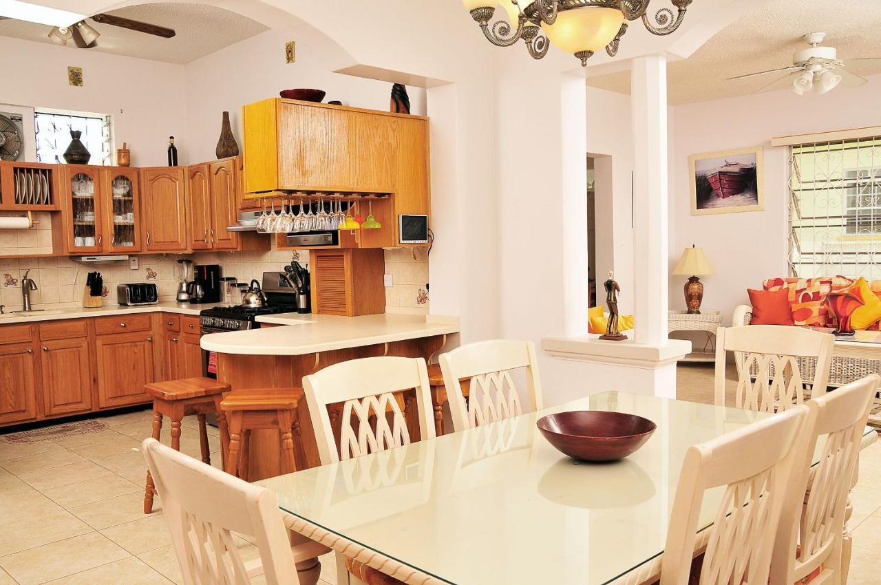Welcome To The Unpretentious And Breezy Graceville, Steps Away From The Beach Saint James Exterior foto