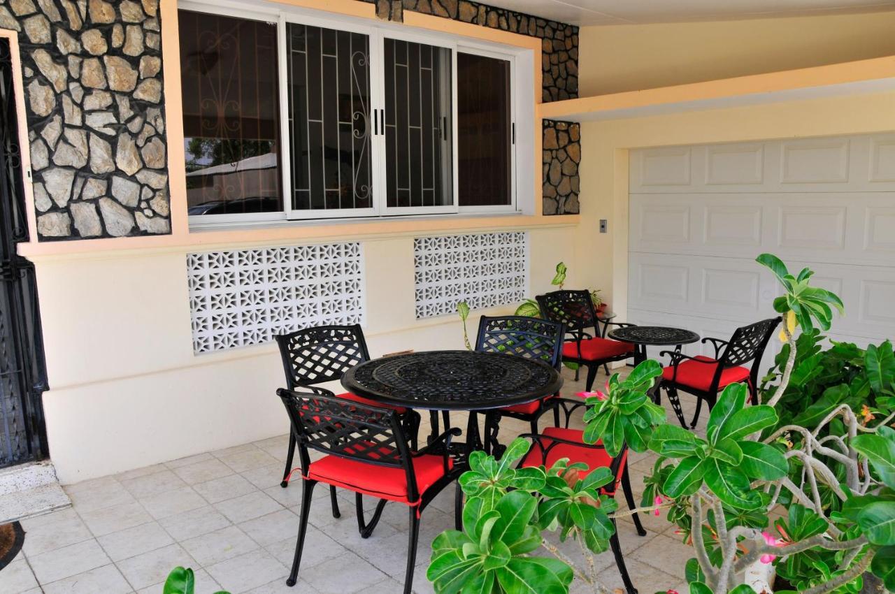 Welcome To The Unpretentious And Breezy Graceville, Steps Away From The Beach Saint James Exterior foto