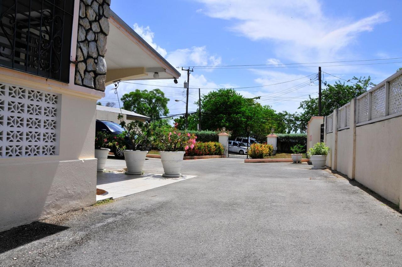 Welcome To The Unpretentious And Breezy Graceville, Steps Away From The Beach Saint James Exterior foto