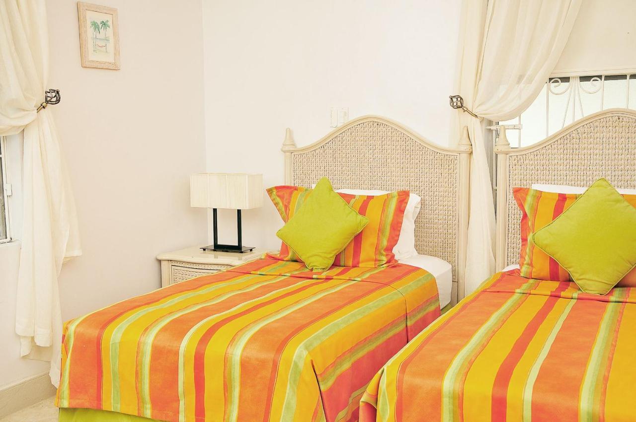 Welcome To The Unpretentious And Breezy Graceville, Steps Away From The Beach Saint James Exterior foto